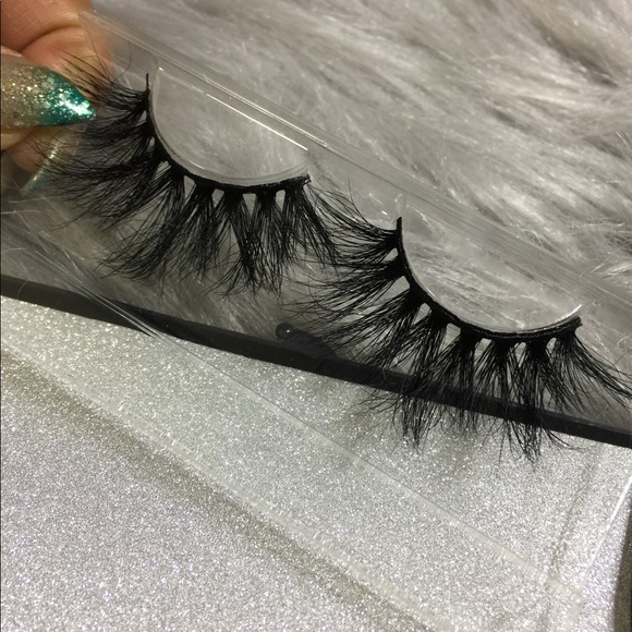 Mink lashes “Temptation” Bossy Diva Collection - Picture 3 of 5